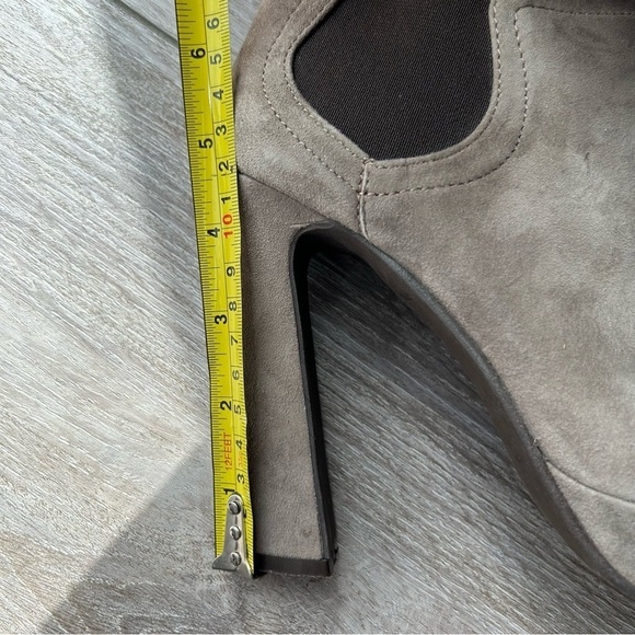 Vera Gomma Taupe Suede Leather Chunky Heel Platform Slip On Ankle Boots - Picture 15 of 16